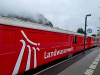 Fahrt mit dem Glacier-Express... (Bahnhof in Filisur)