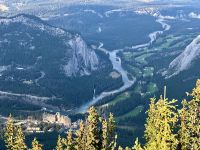 Das Banff Springshotel ist beleuchtet von der Abendsonne