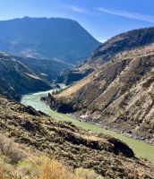 Der Fraser River ist nun in einem Canyon