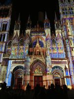 Rouen - sommerlicher Lichtshow an der Kathedrale