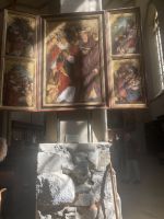 Mittelalterlicher Flügelaltar aus einer Kirche der Umgebung