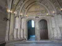 Portal im Papstpalast von Avignon 