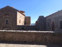 Die obere Terrasse des Klosters mit Ausblick in die Landschaft - Frazzano, Sizilien 