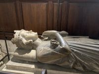 Rundreise Normandie und Bretagne: Die Liegefigur des englischen Königs Henry I.