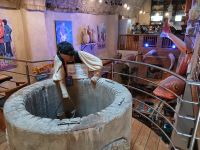 Mittelalterliche Zisterne in einer Šibeniker Bar 