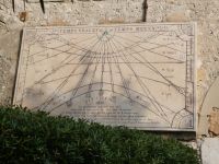 Sonnenuhr am Franziskanerkloster in Cimiez 