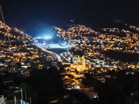 Tag 5 Blick auf Abendbeleuchtung über Funchal vom Restaurant Quinta Estaco 