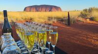 Sektempfang am Uluru 
