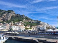 Hafen von Amalfi mit Blick auf Atrani