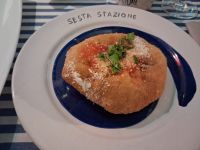 Pizza fritta - frittierte Pizza