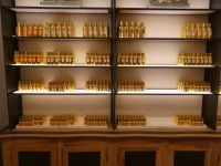 goldene Parfümflacons bei Fragonard in Èze