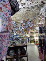 In diesem Souvenirshop kann man an der Decke noch die Russreste früherer Herfeuer erkennen. 