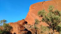 Uluru (Spuren des Kampfes, Einkerbungen am Felsen)
