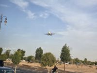 Flugzeug im Landeanflug auf den Flughafen Menara in Marakesch