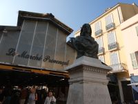 Provenzalischer überdachter Markt in Antibes 