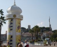 Blick auf den Altstadt-Hügel von Cannes 