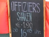 Offiziers Shaken auf dem Sonnendeck