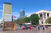 Tirana, Opernhaus (rechtes Gebäude)