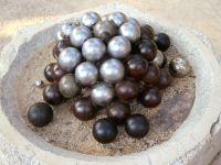 Skulptur mit Boulekugeln in St.,Paul de Vence
