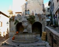 idyllischer Brunnenplatz in St.Paul de Vence 