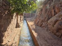 Wasserversorgung, Haus einer Berberfamilie im Ourika Tal