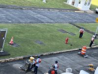 Panama Kanal - Arbeiter helfen beim Schleusen