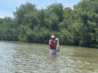 stolzer Fischer mit Netz