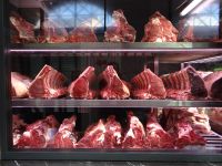 Florenz, Fleischeslust in der Markthalle, Bistecca fiorentina als Porterhouse oder T-Bone-Steak.