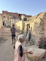 Die Dorfbewohner wollen etwas verkaufen 