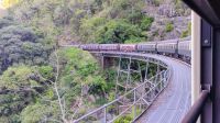 Mit dem Zug von Kuranda nach Cairns 