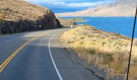 Fahrt entlang des Kamloops Lake