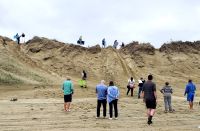 Große Rundreise Neuseeland: Großer Spaß beim Sandboarden am Ninety Mile Beach. 