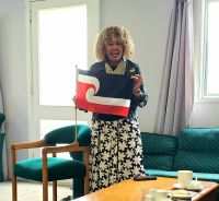 Große Rundreise Neuseeland: Kaffee und Kuchen bei der Maori Mariana, Wairakei Terrassen. 