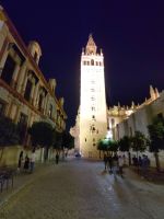 Die Giralda (also eigentlich der Glockenturm, auf dem die Giralda sich im Idealfall drehen würde)