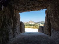 Der Dolmen de Menga ist auf den Peñón de los Enamorados ausgerichtet, der an einen schlafenden Mann erinnert