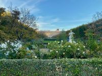 Garten mit Statue von Adolphe Thabard