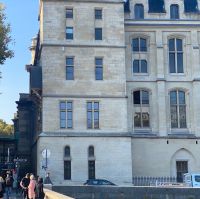 Conciergerie mit Uhrturm