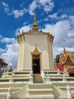 Phnom Penh (Zeremonialhalle neben der Silberpagode)