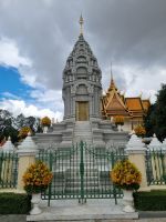Phnom Penh (Areal des Königspalastes - Grabhügel bzw. Grabmal von Prinzessin Kantha Bopha nahe der Silberpagode)