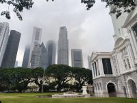 Skyline in den Wolken. Singapore 