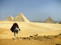 Von links nach rechts: Cheops-, Chephren- und Makerinospyramide