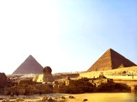 Das einzig erhaltene antike Weltwunder, die Pyramiden von Gizeh mit dem Sphinx