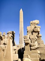Riesiger Obelisk in Karnak