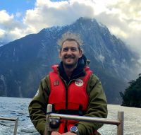Große Neuseeland Rundreise: Unser Guide Adam im Milford Sound. 