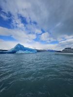 erste Eisberge auf der Schifffahrt zum Spegazzini Gletscher