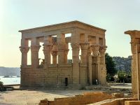 Morgens am Philaetempel, Trajans-Kiosk