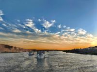 Fantastische Wolken und Abendhimmel am Nil