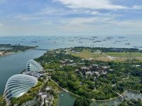 3. Tag: Stadtrundfahrt durch Singapur – Aussicht vom SkyPark Observation Deck auf den Singapore River und die Gardens by the Bay