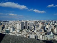 Sao Paulo zu Füßen des Gebäudes von Franz Heep