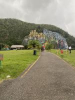 Eines der größten Wandbilder ziert einen Karstfelsen in Vinales